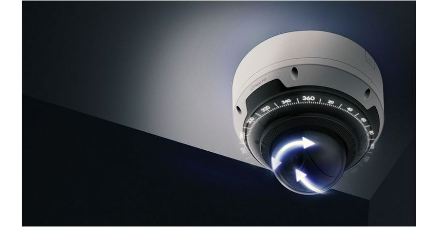 Hanwha Vision prezentuje kompaktową kamerę 3-kanałową z modułem PTZ, sztuczną inteligencją i 18-krot